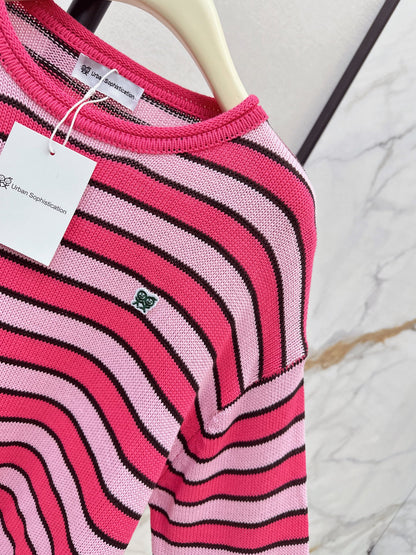 26Latest Autumn/Winter Loose-Fit Striped Sweater with Stick-Figure Motif
