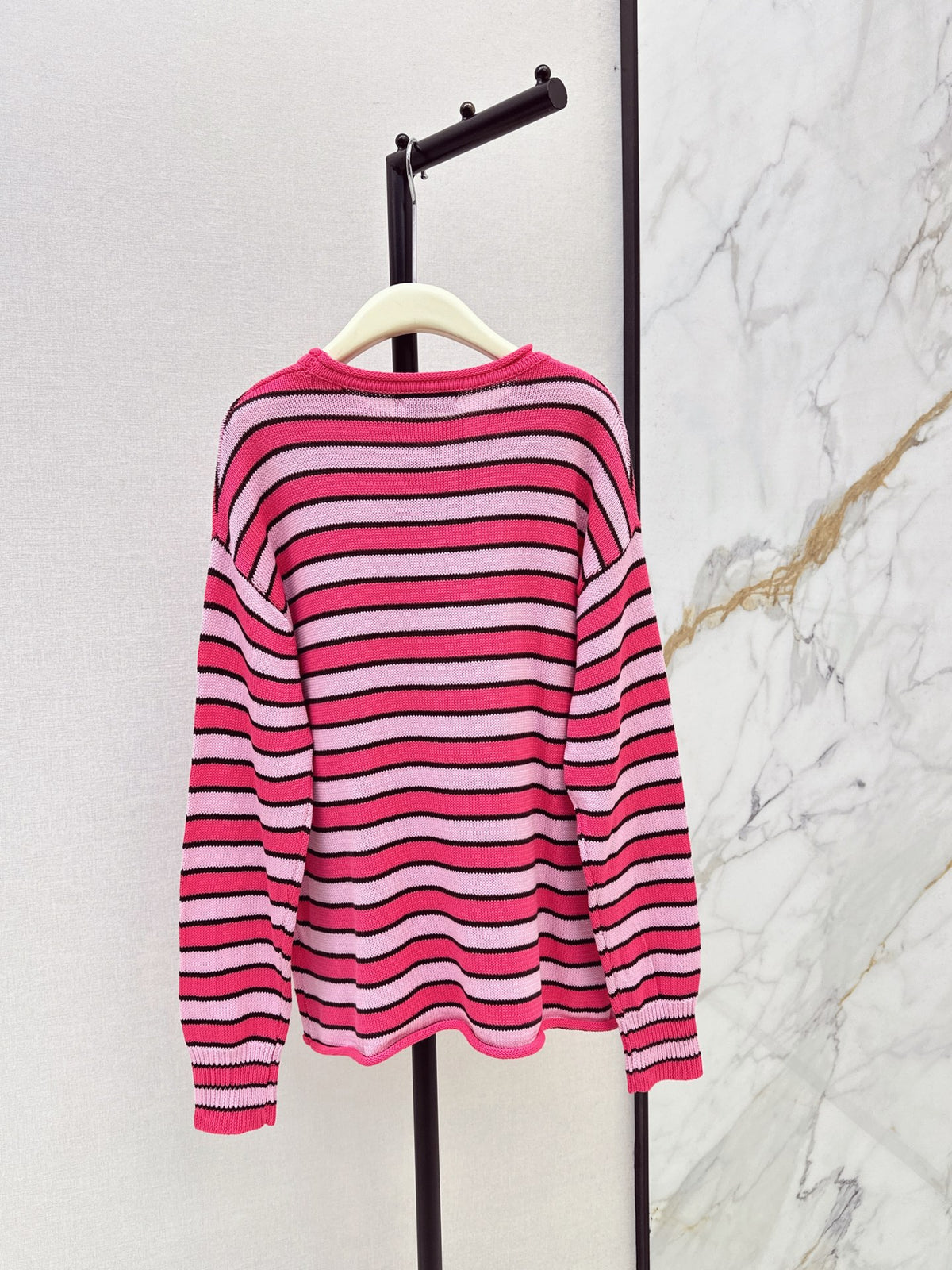 26Latest Autumn/Winter Loose-Fit Striped Sweater with Stick-Figure Motif