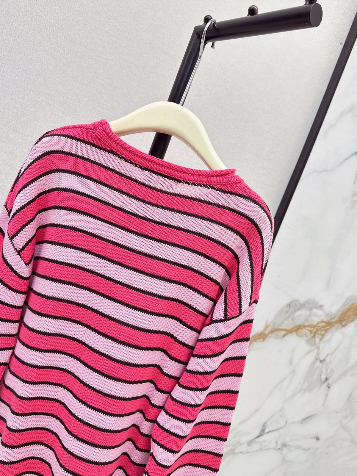 26Latest Autumn/Winter Loose-Fit Striped Sweater with Stick-Figure Motif