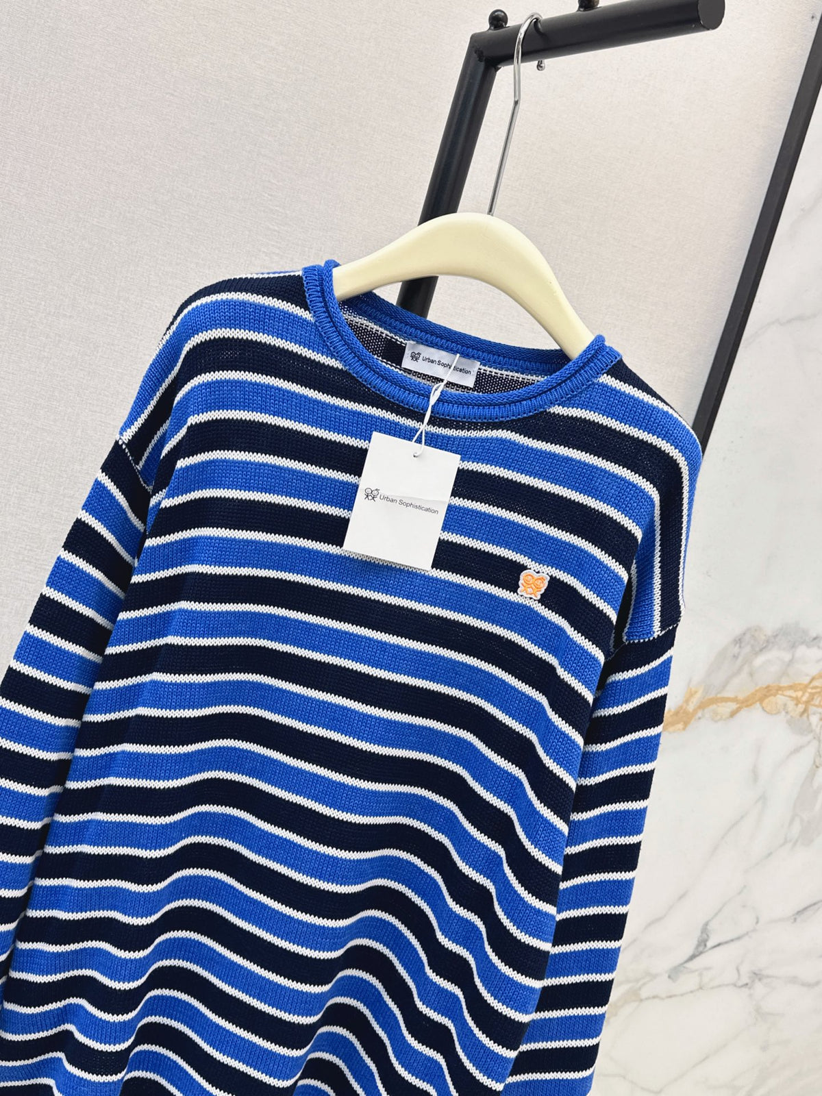 26Latest Autumn/Winter Loose-Fit Striped Sweater with Stick-Figure Motif