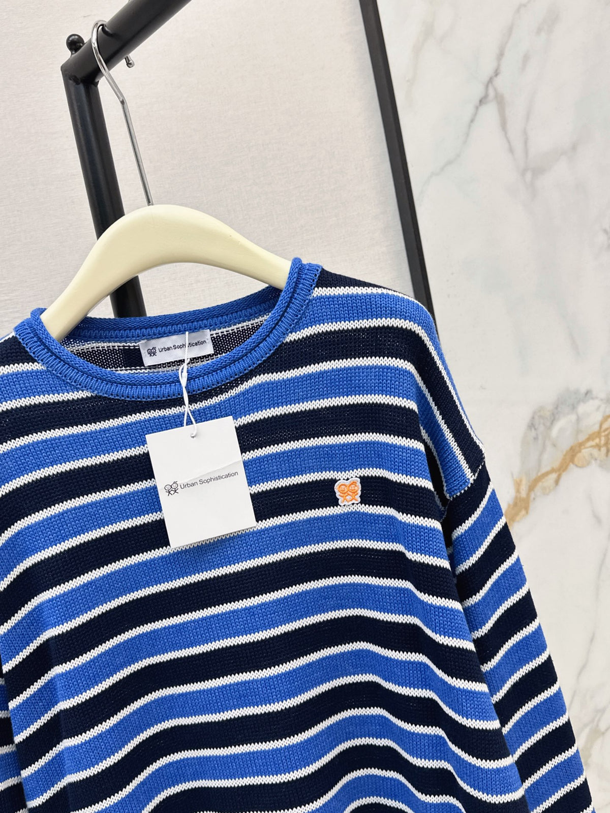 26Latest Autumn/Winter Loose-Fit Striped Sweater with Stick-Figure Motif
