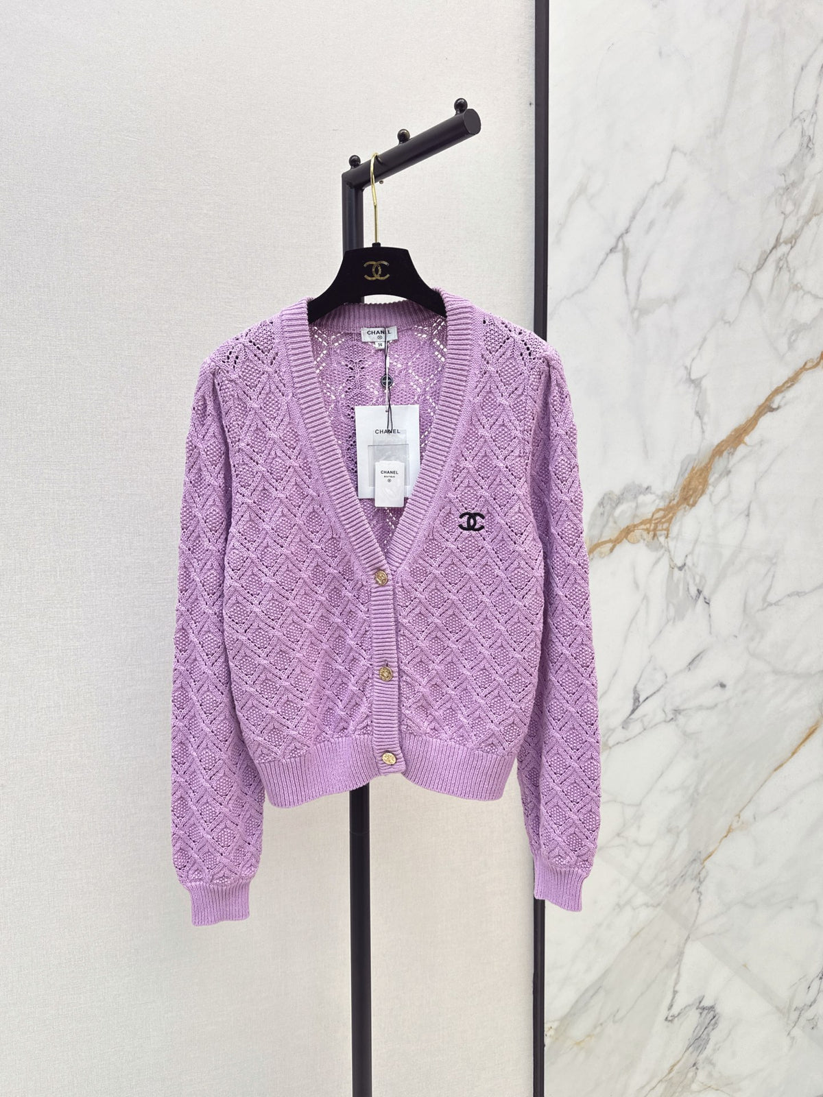 26New Early Autumn V-Neck Knit Cardigan with Textured Diamond Jacquard