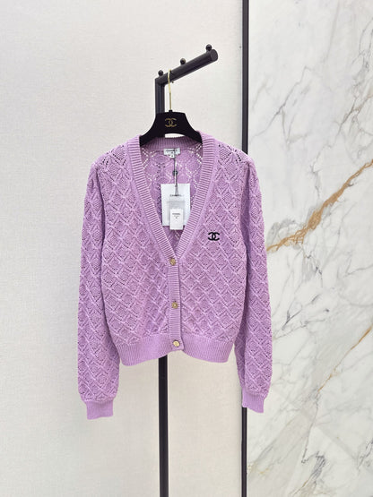 26New Early Autumn V-Neck Knit Cardigan with Textured Diamond Jacquard