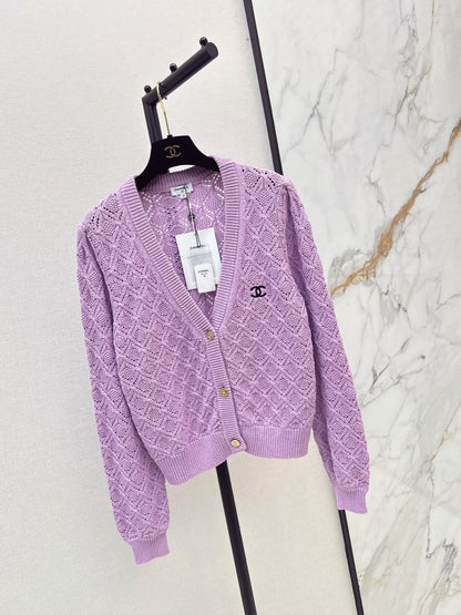 26New Early Autumn V-Neck Knit Cardigan with Textured Diamond Jacquard