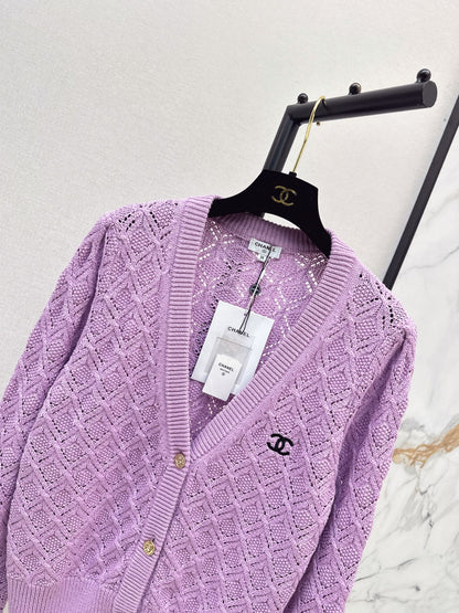 26New Early Autumn V-Neck Knit Cardigan with Textured Diamond Jacquard