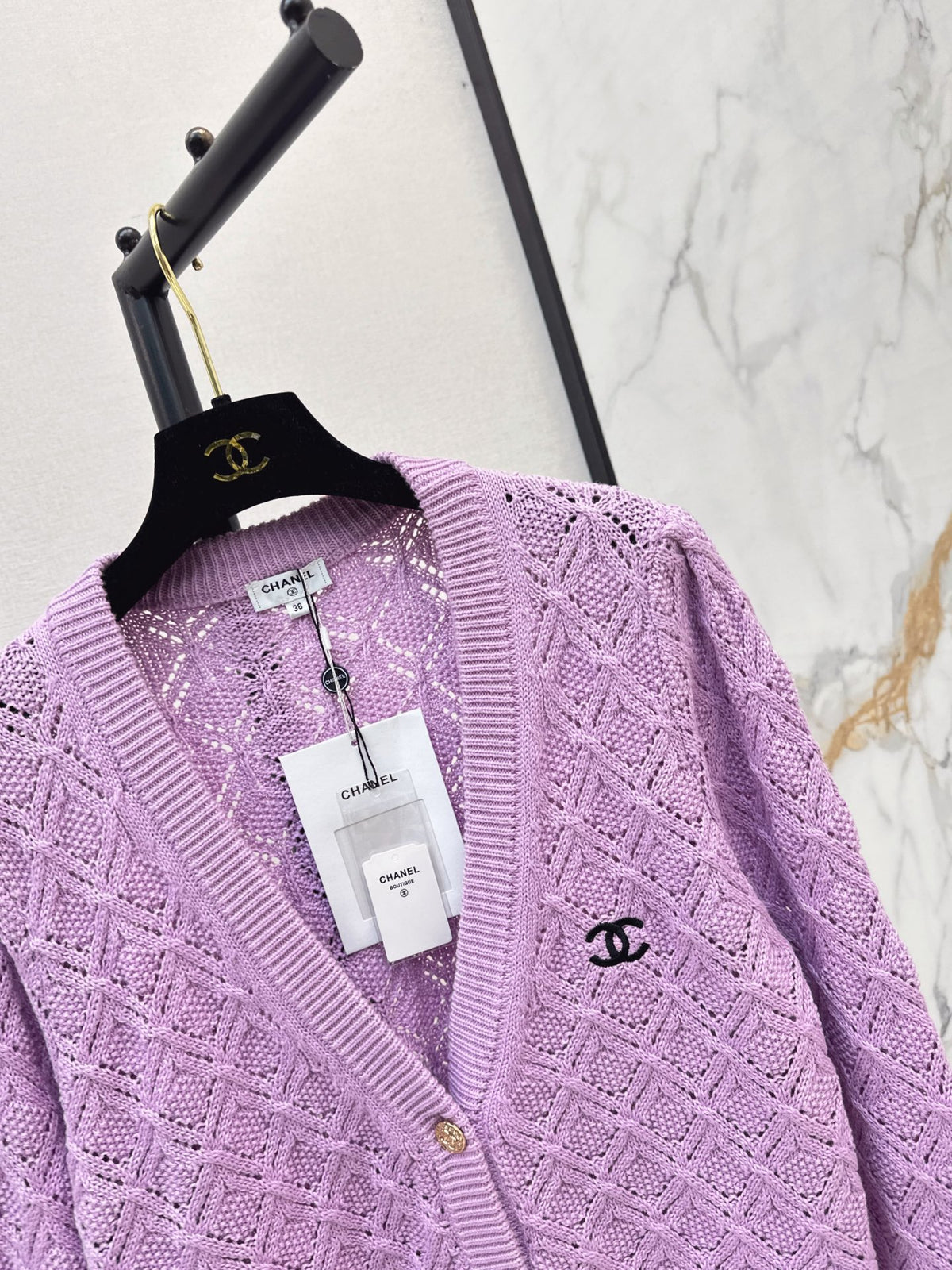 26New Early Autumn V-Neck Knit Cardigan with Textured Diamond Jacquard