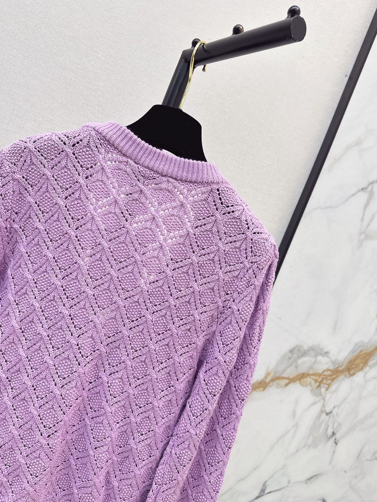 26New Early Autumn V-Neck Knit Cardigan with Textured Diamond Jacquard
