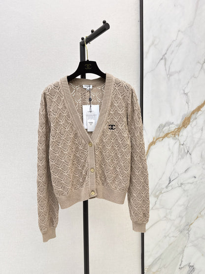 26New Early Autumn V-Neck Knit Cardigan with Textured Diamond Jacquard
