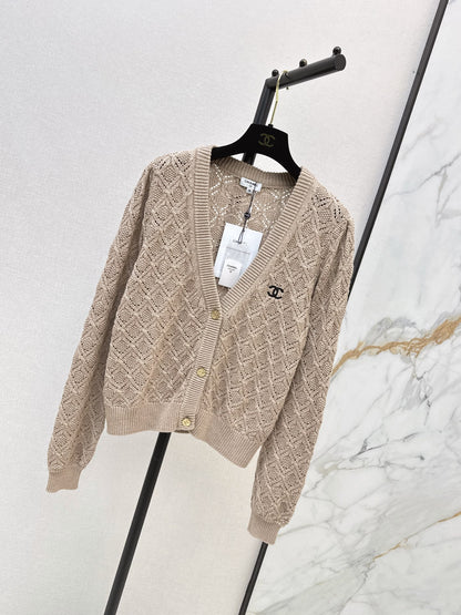 26New Early Autumn V-Neck Knit Cardigan with Textured Diamond Jacquard