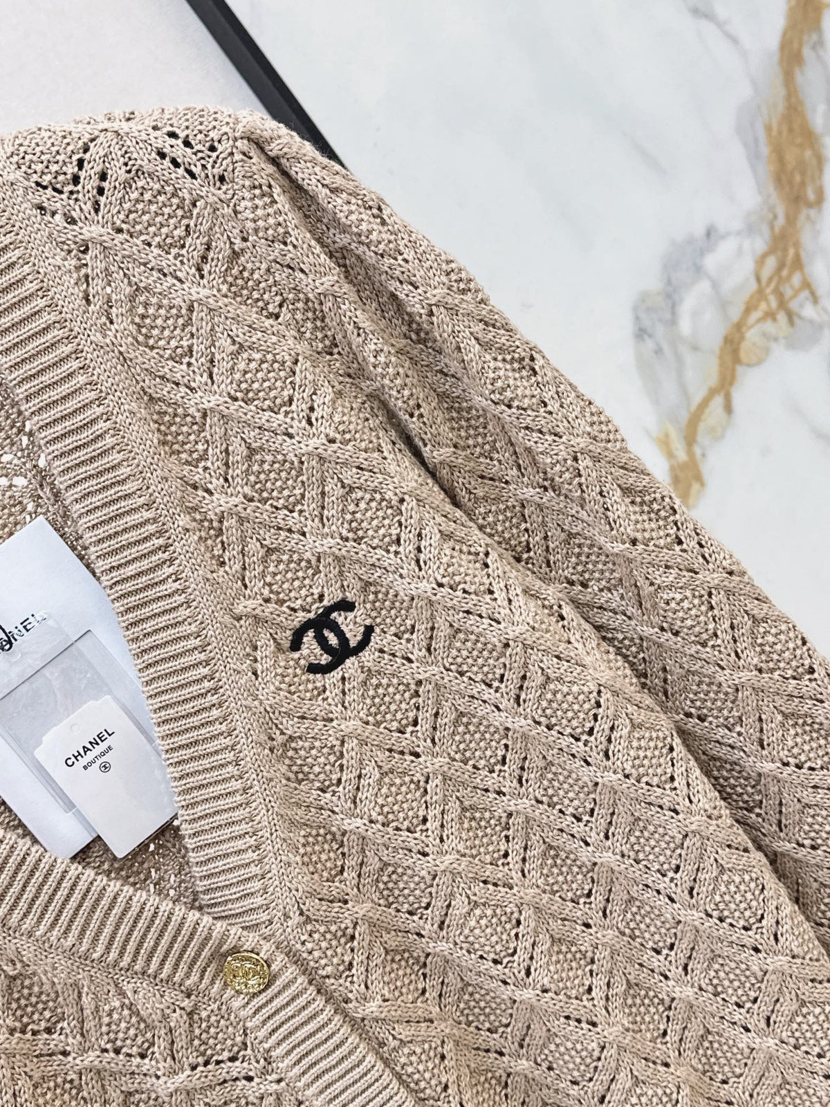 26New Early Autumn V-Neck Knit Cardigan with Textured Diamond Jacquard