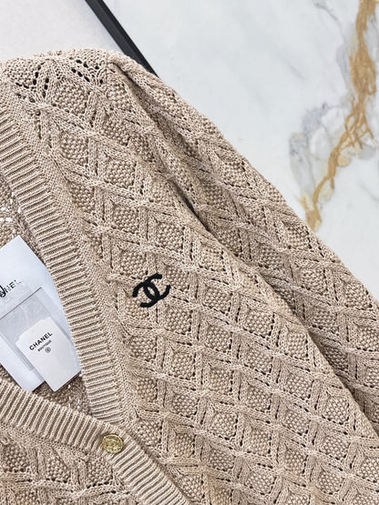 26New Early Autumn V-Neck Knit Cardigan with Textured Diamond Jacquard
