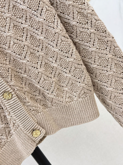 26New Early Autumn V-Neck Knit Cardigan with Textured Diamond Jacquard