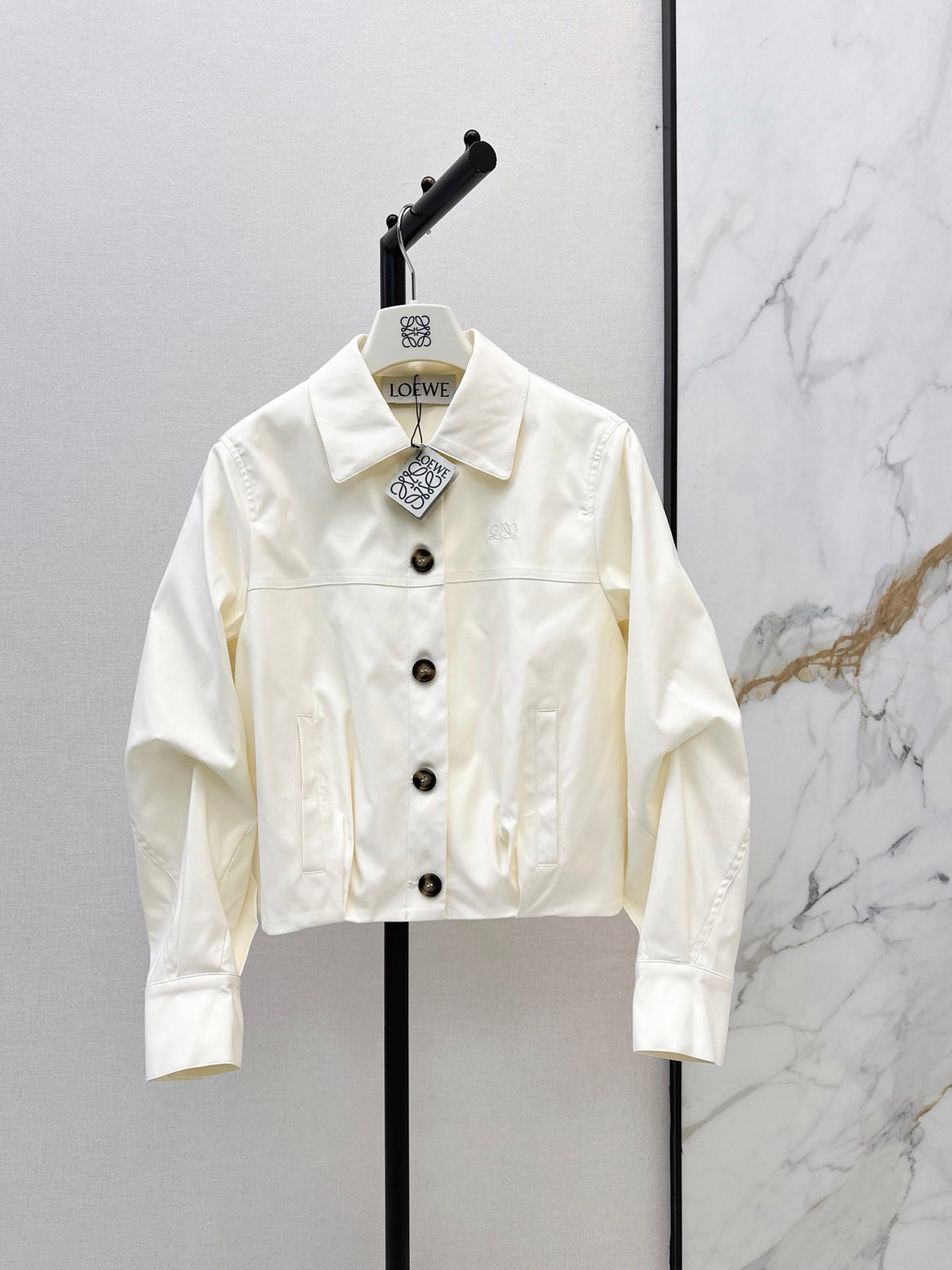 26Stylish, modern collared jacket for autumn and winter