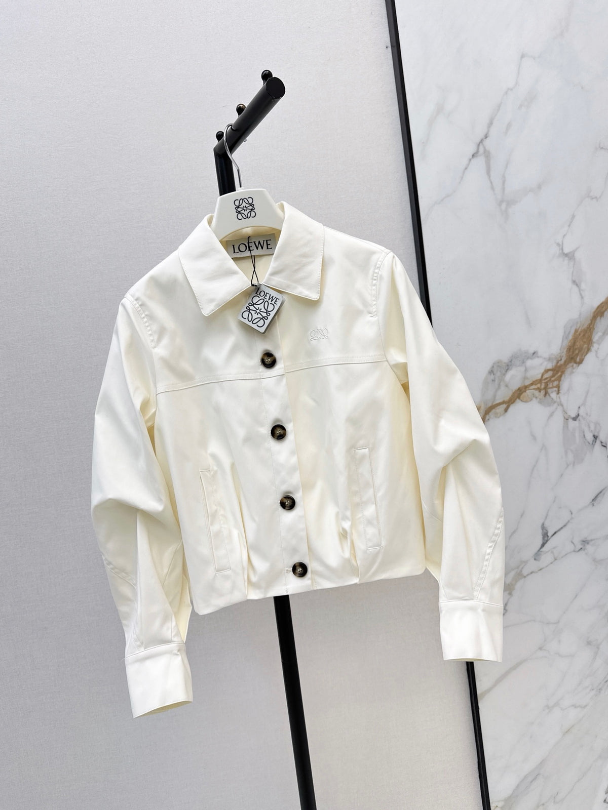 26Stylish, modern collared jacket for autumn and winter