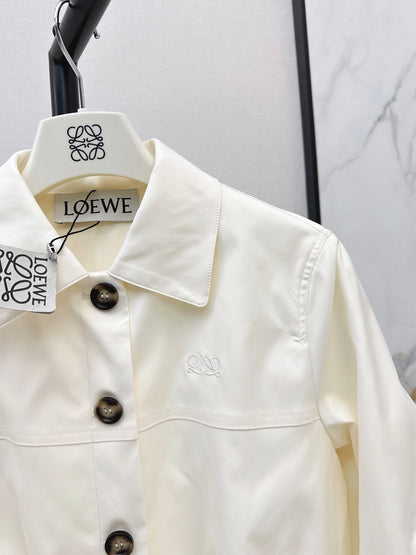 26Stylish, modern collared jacket for autumn and winter