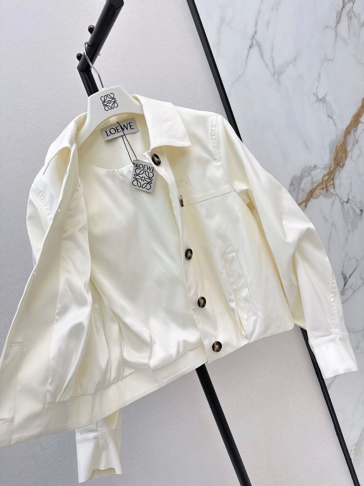 26Stylish, modern collared jacket for autumn and winter