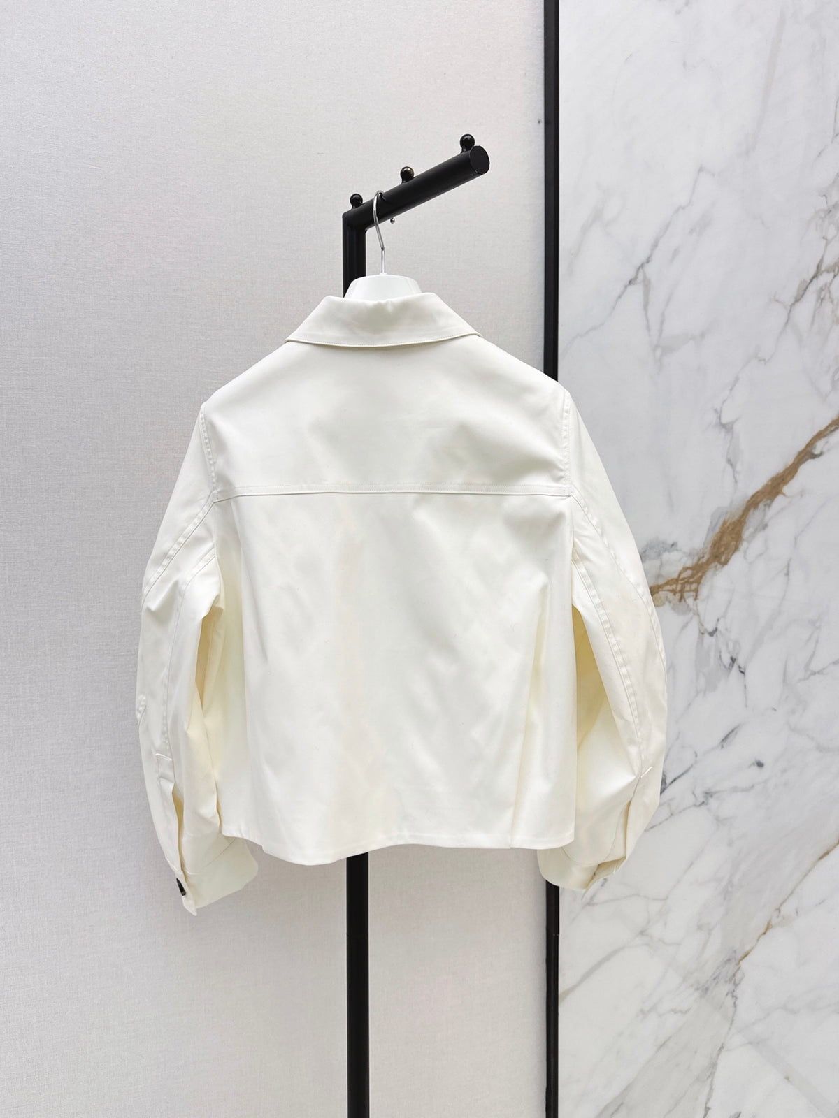 26Stylish, modern collared jacket for autumn and winter