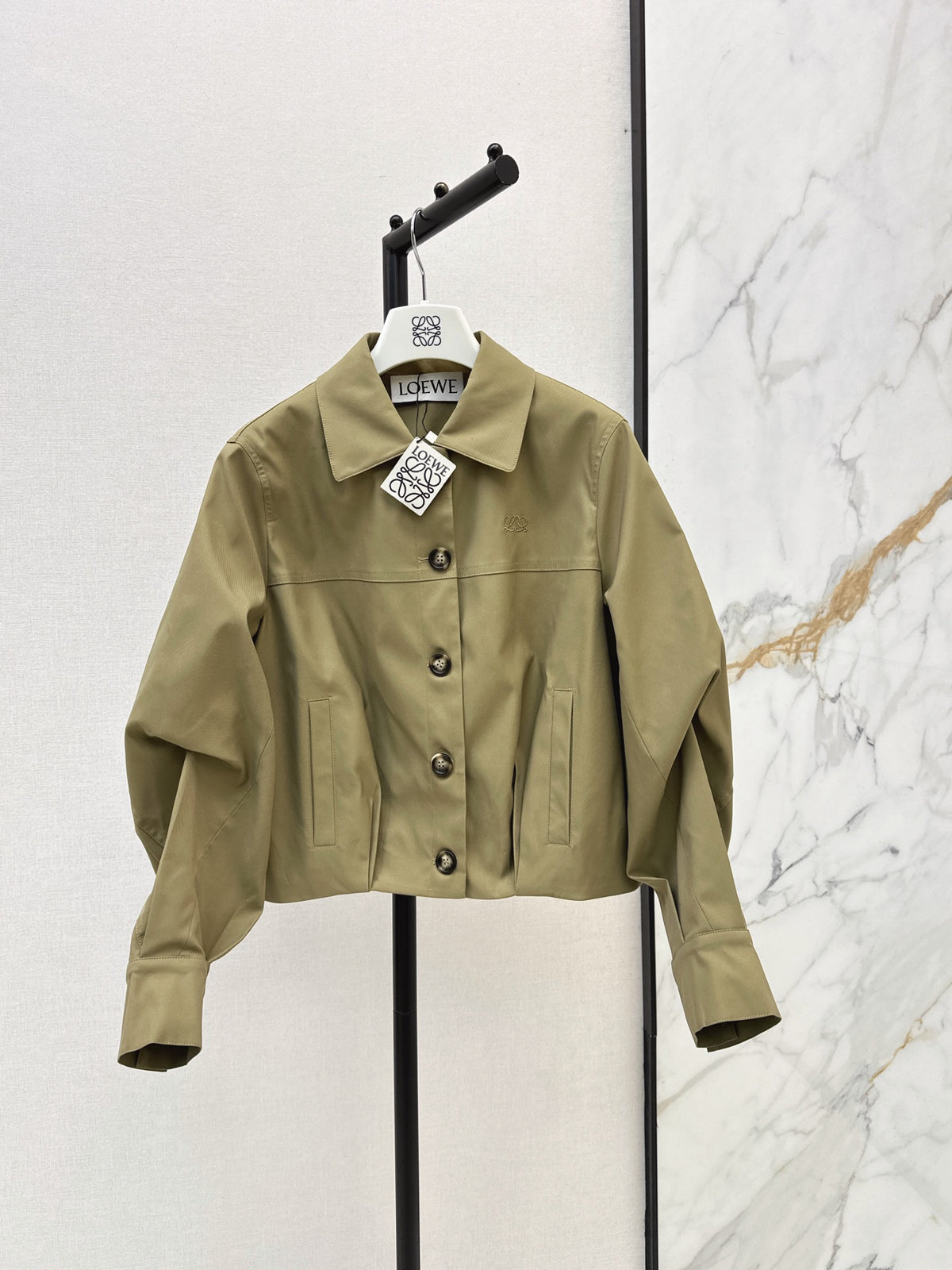 26Stylish, modern collared jacket for autumn and winter