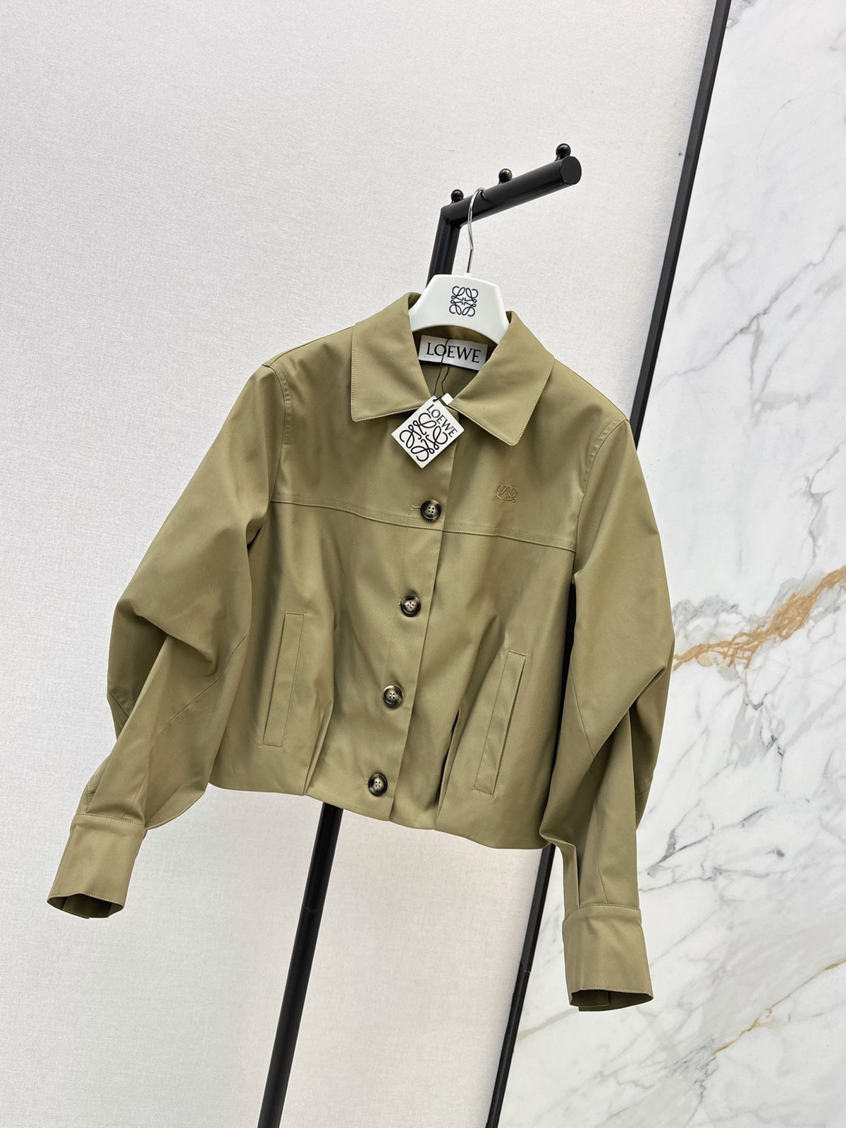 26Stylish, modern collared jacket for autumn and winter