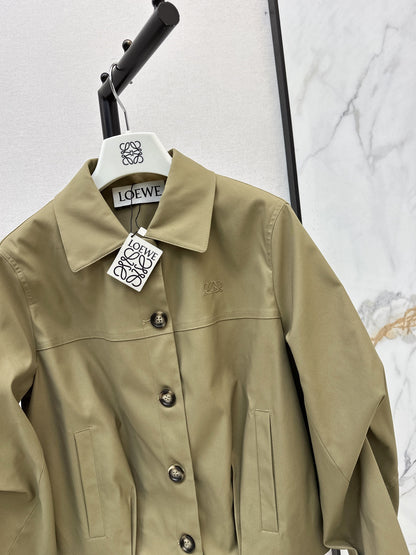 26Stylish, modern collared jacket for autumn and winter