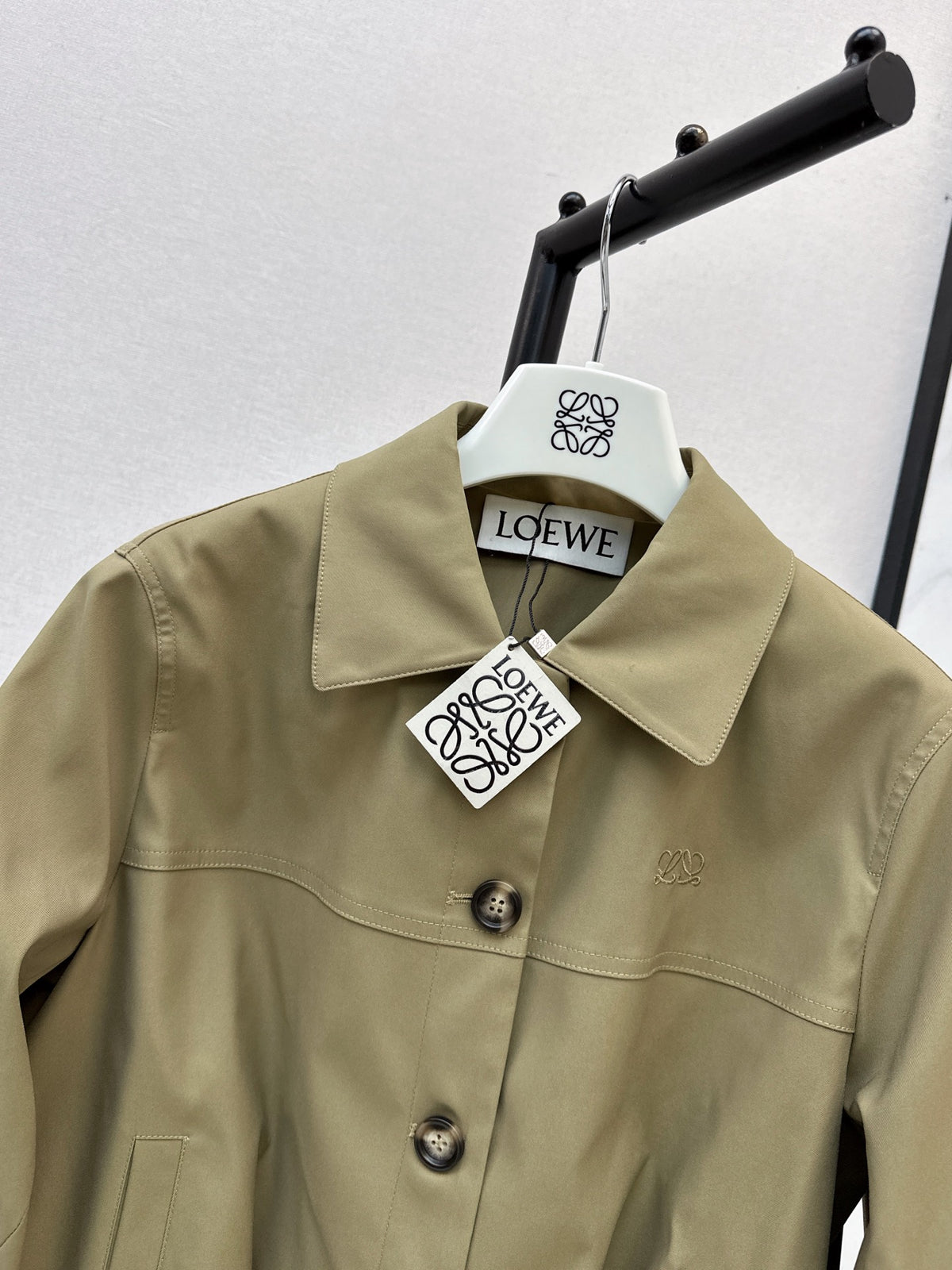 26Stylish, modern collared jacket for autumn and winter