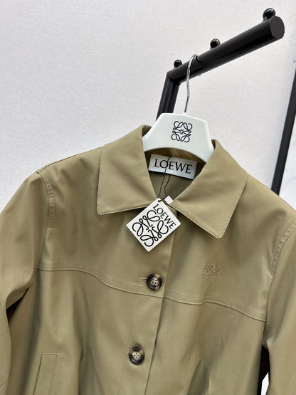 26Stylish, modern collared jacket for autumn and winter