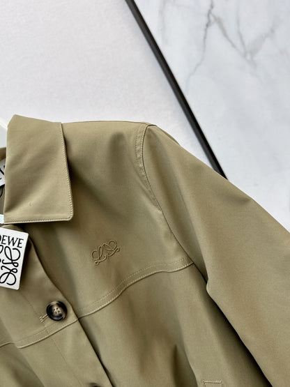 26Stylish, modern collared jacket for autumn and winter