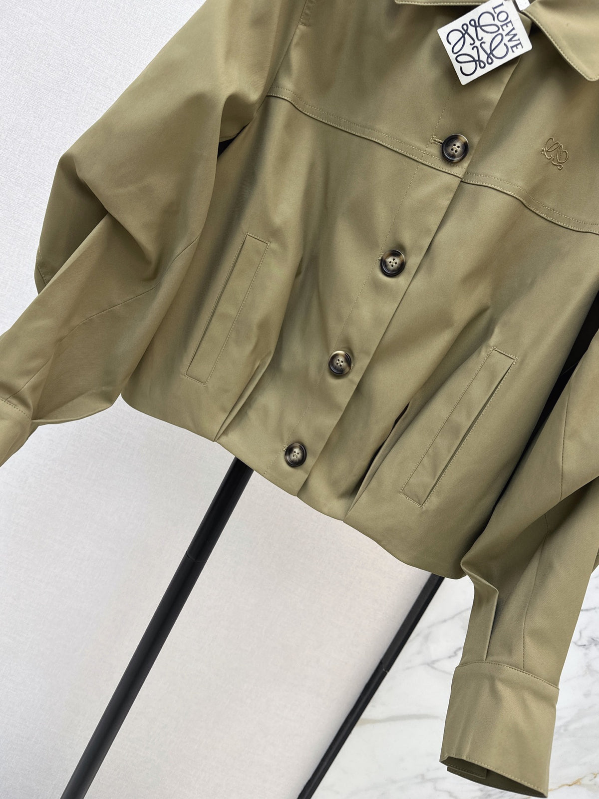 26Stylish, modern collared jacket for autumn and winter