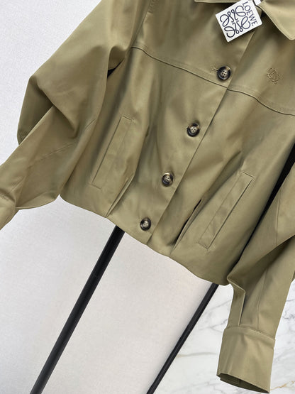 26Stylish, modern collared jacket for autumn and winter
