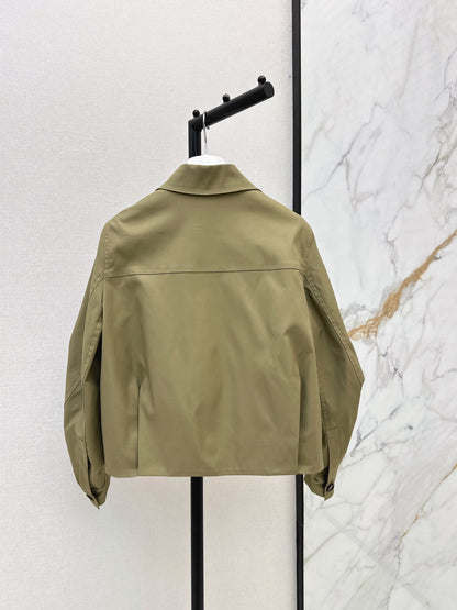 26Stylish, modern collared jacket for autumn and winter