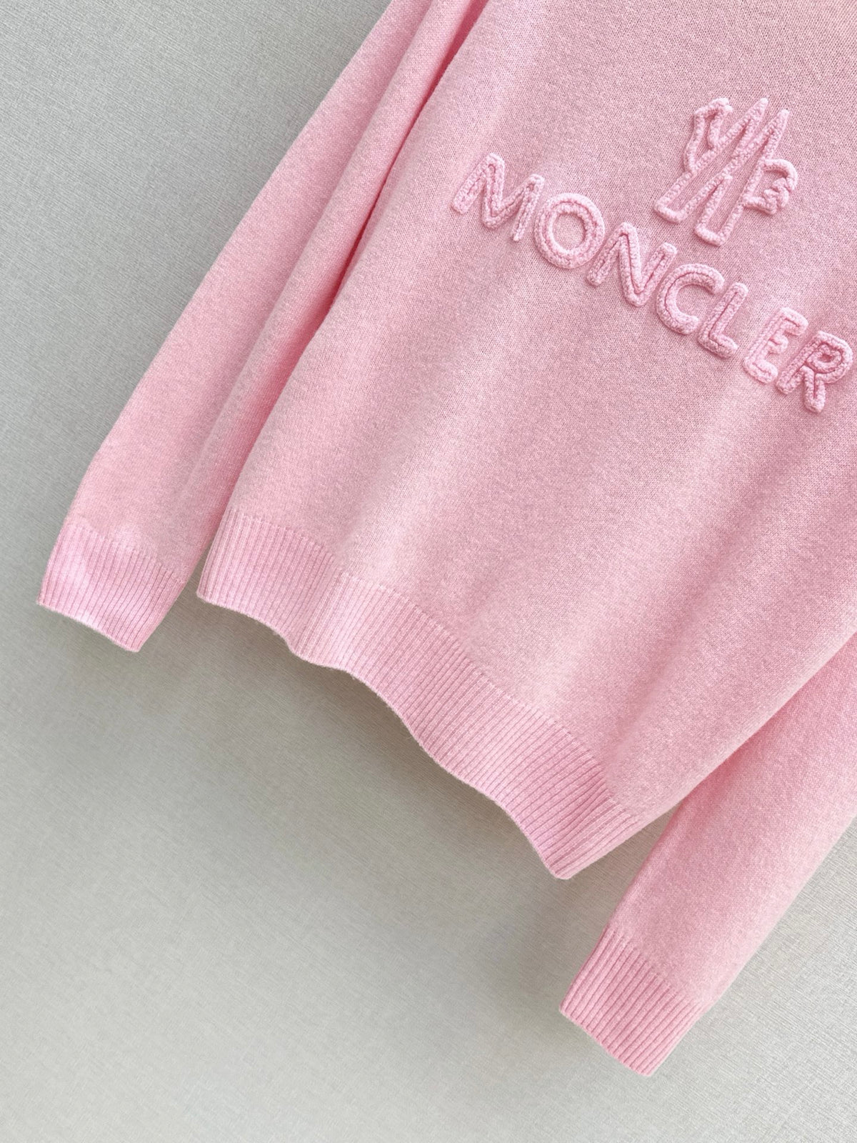 26Latest Early Autumn Logo-Embroidered Knit Pullover