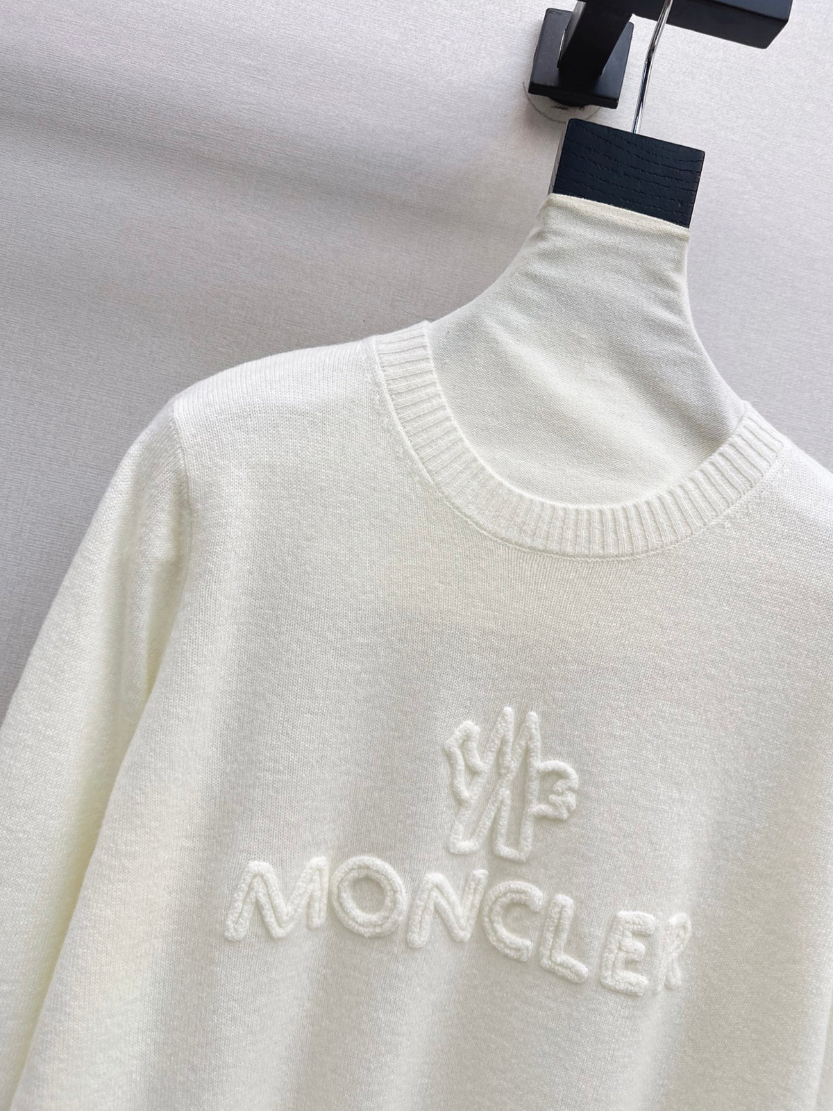 26Latest Early Autumn Logo-Embroidered Knit Pullover