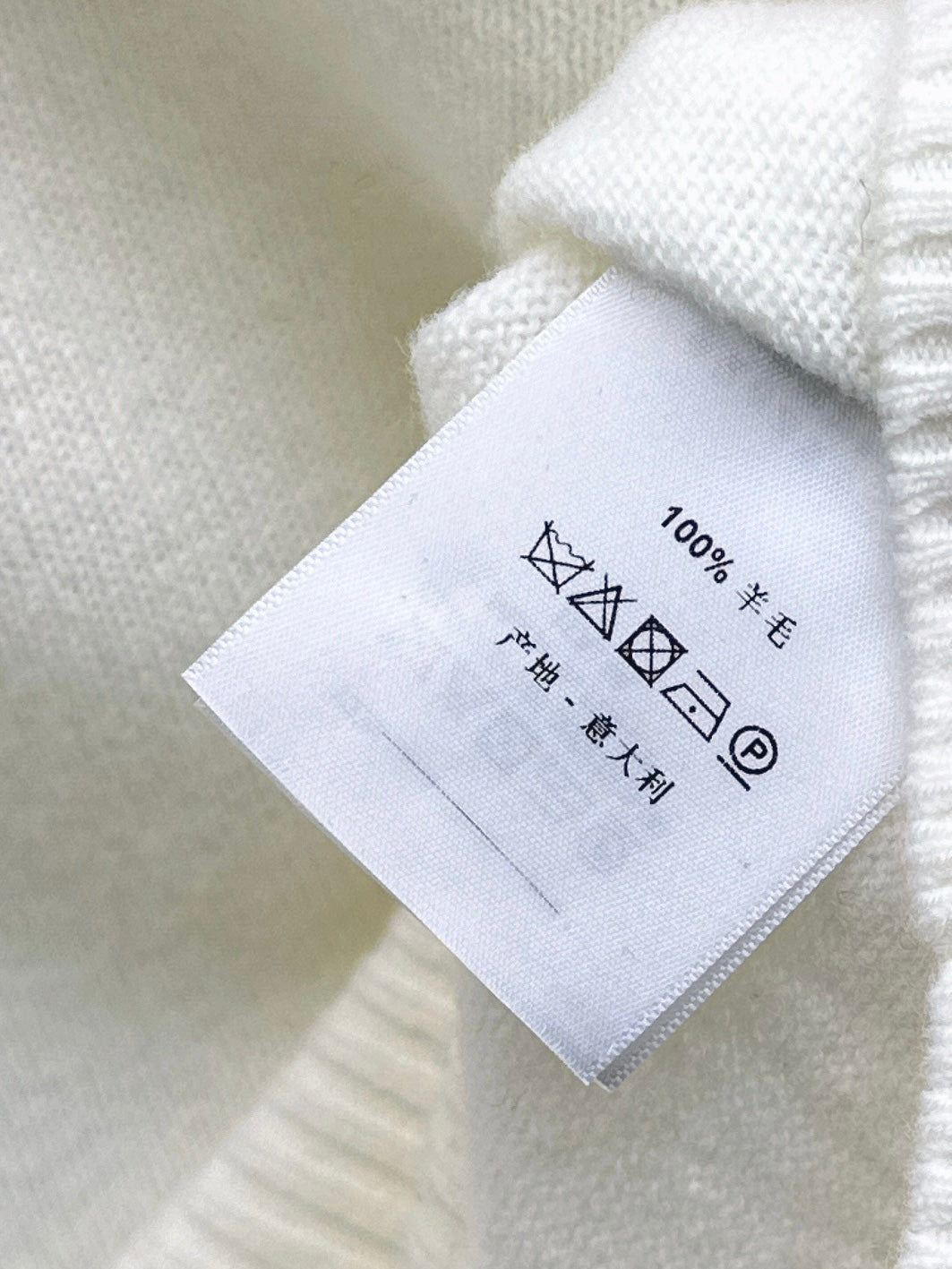26Latest Early Autumn Logo-Embroidered Knit Pullover