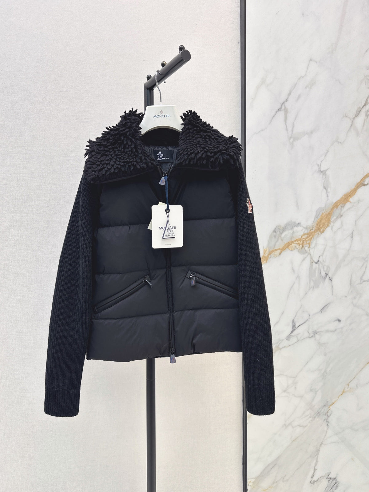 26Latest Autumn/Winter Down Jacket with Faux-Shearling Collar Detail