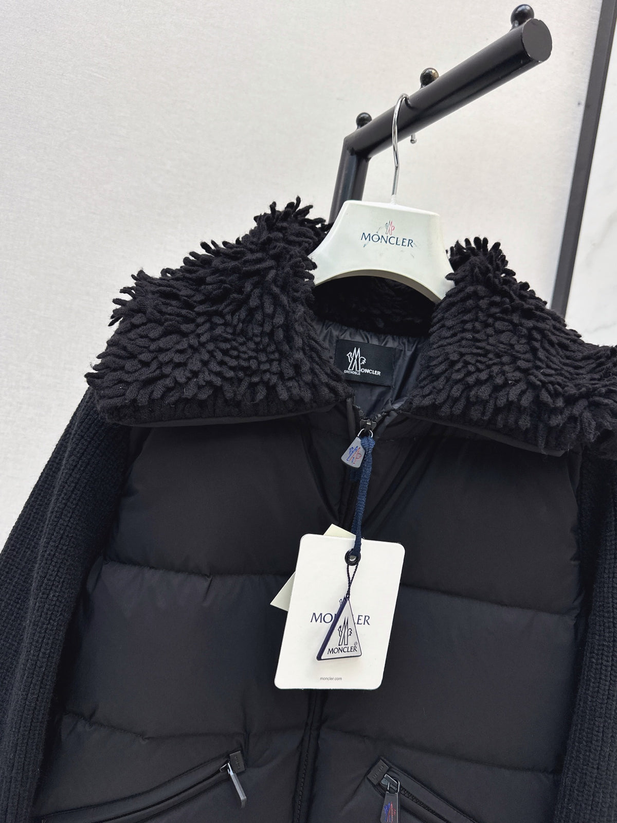 26Latest Autumn/Winter Down Jacket with Faux-Shearling Collar Detail