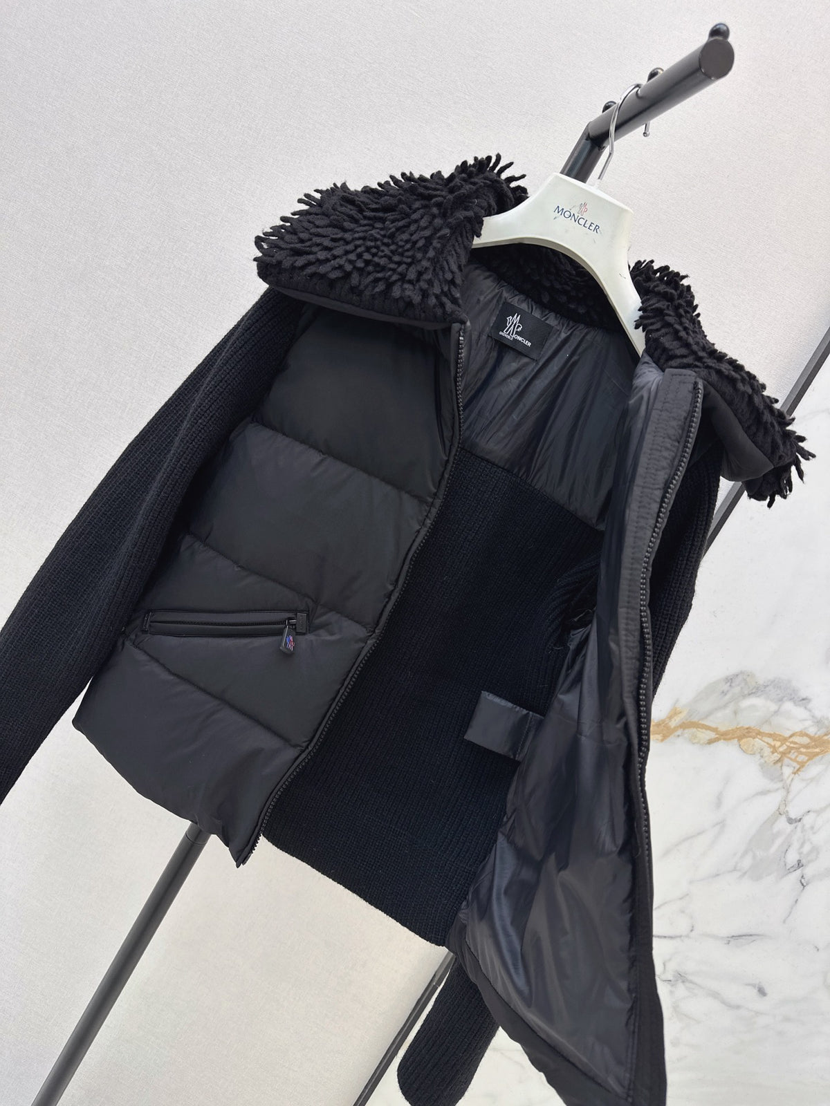 26Latest Autumn/Winter Down Jacket with Faux-Shearling Collar Detail
