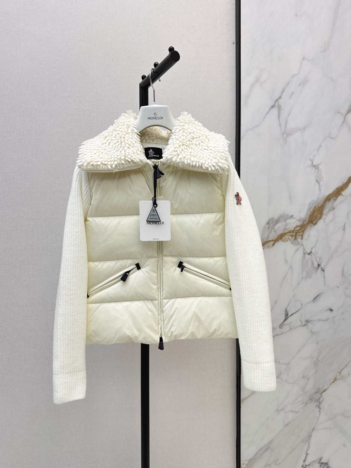 26Latest Autumn/Winter Down Jacket with Faux-Shearling Collar Detail