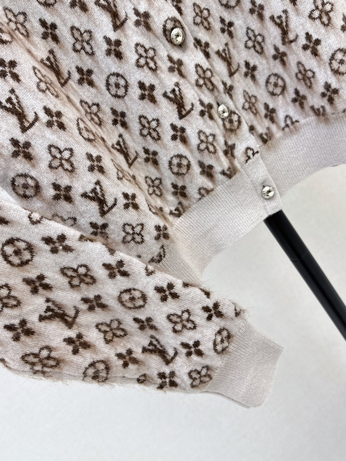 26Latest Classic Logo Crew-Neck Cardigan (Fall/Winter Collection)