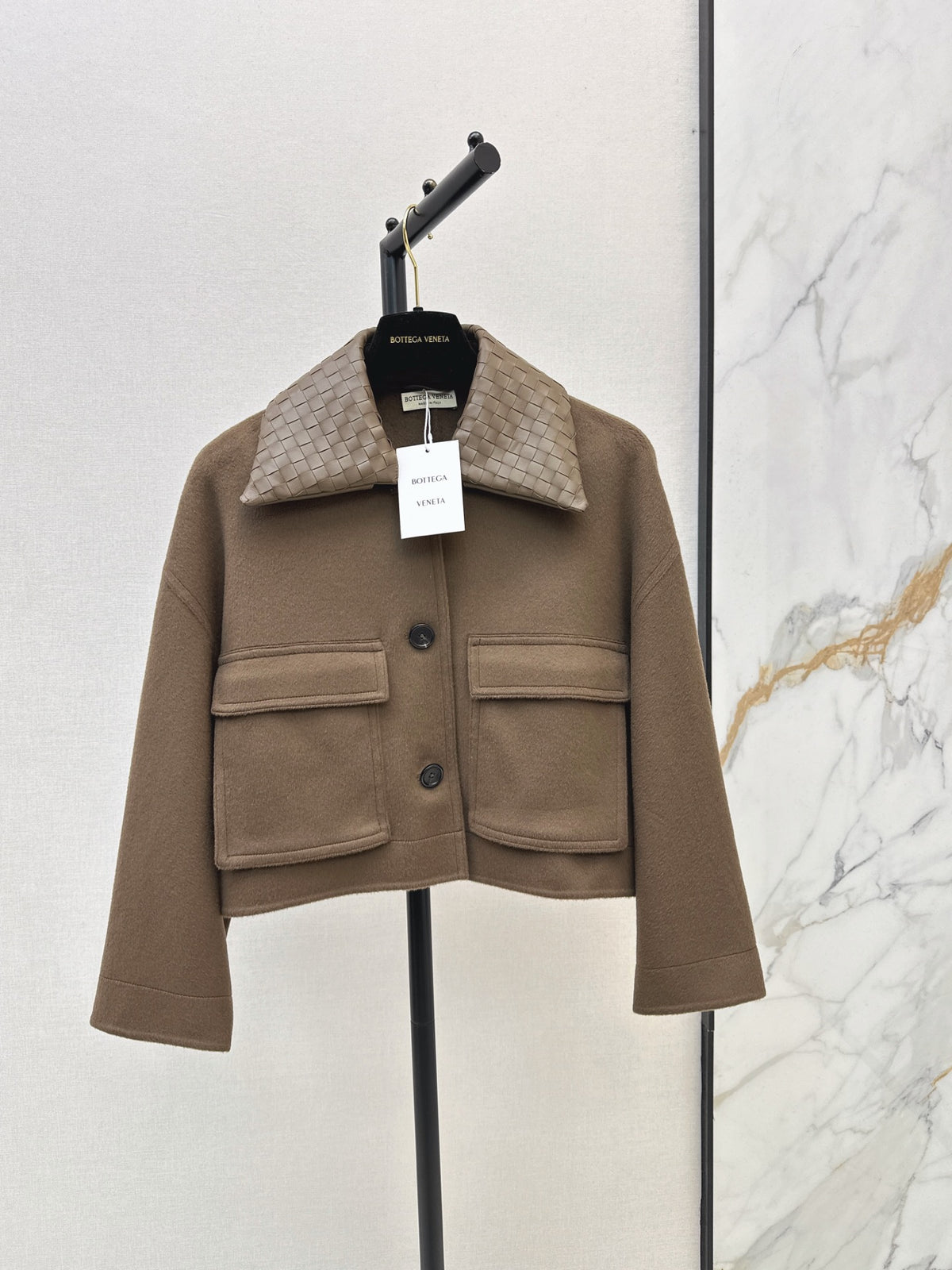 26Latest Autumn/Winter Hand-Woven Lambskin-Collar Cropped Jacket