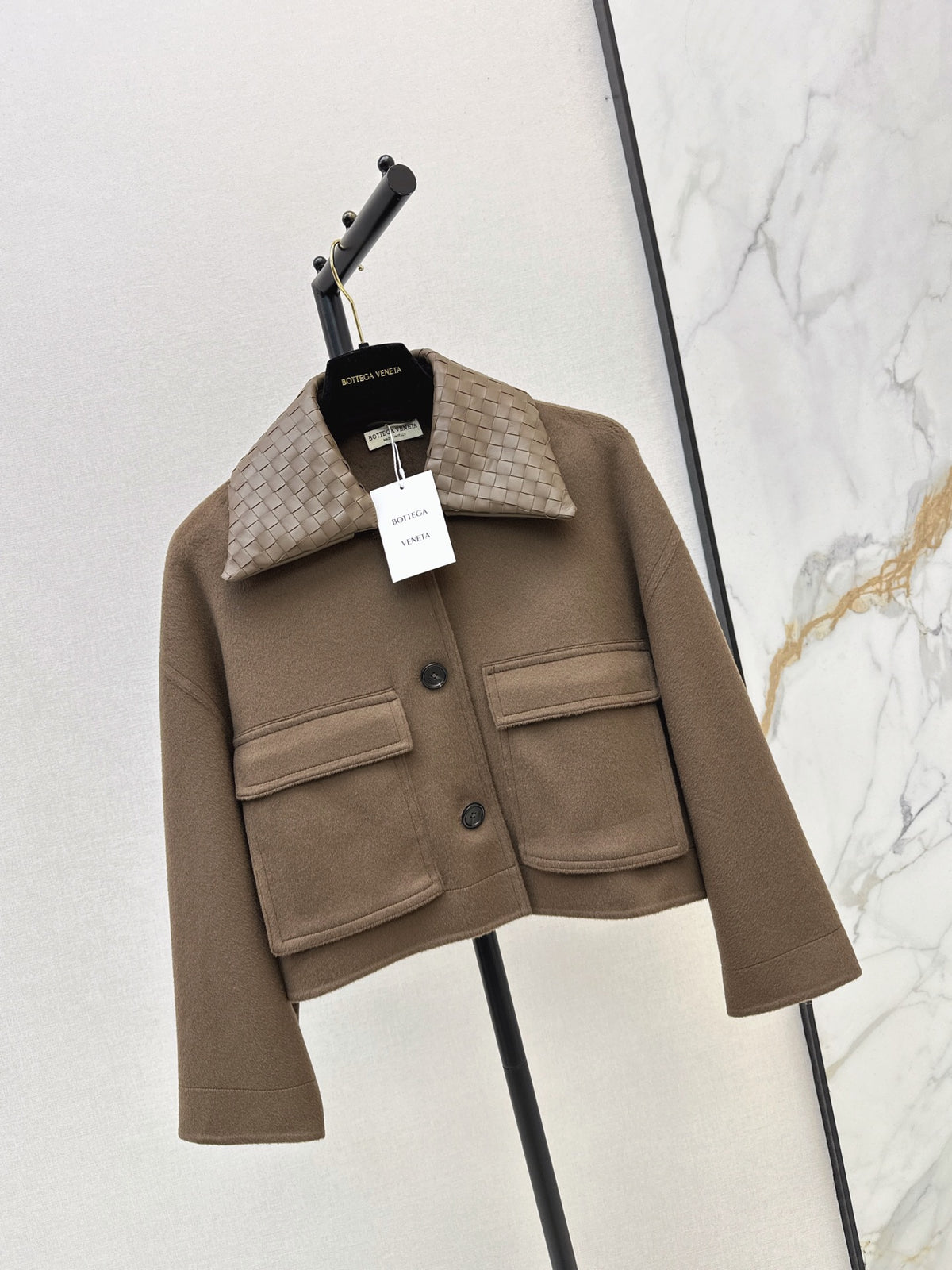 26Latest Autumn/Winter Hand-Woven Lambskin-Collar Cropped Jacket