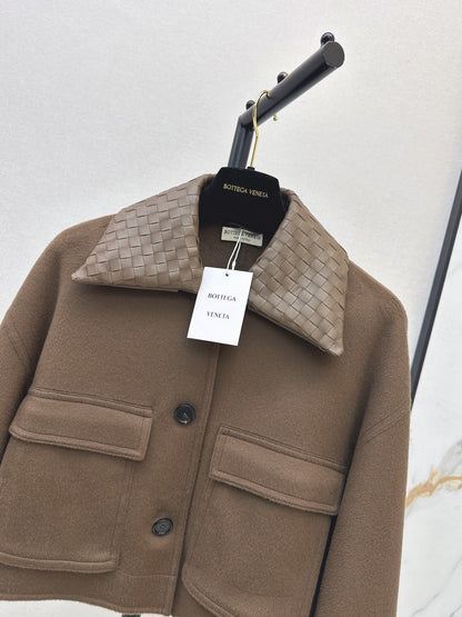 26Latest Autumn/Winter Hand-Woven Lambskin-Collar Cropped Jacket