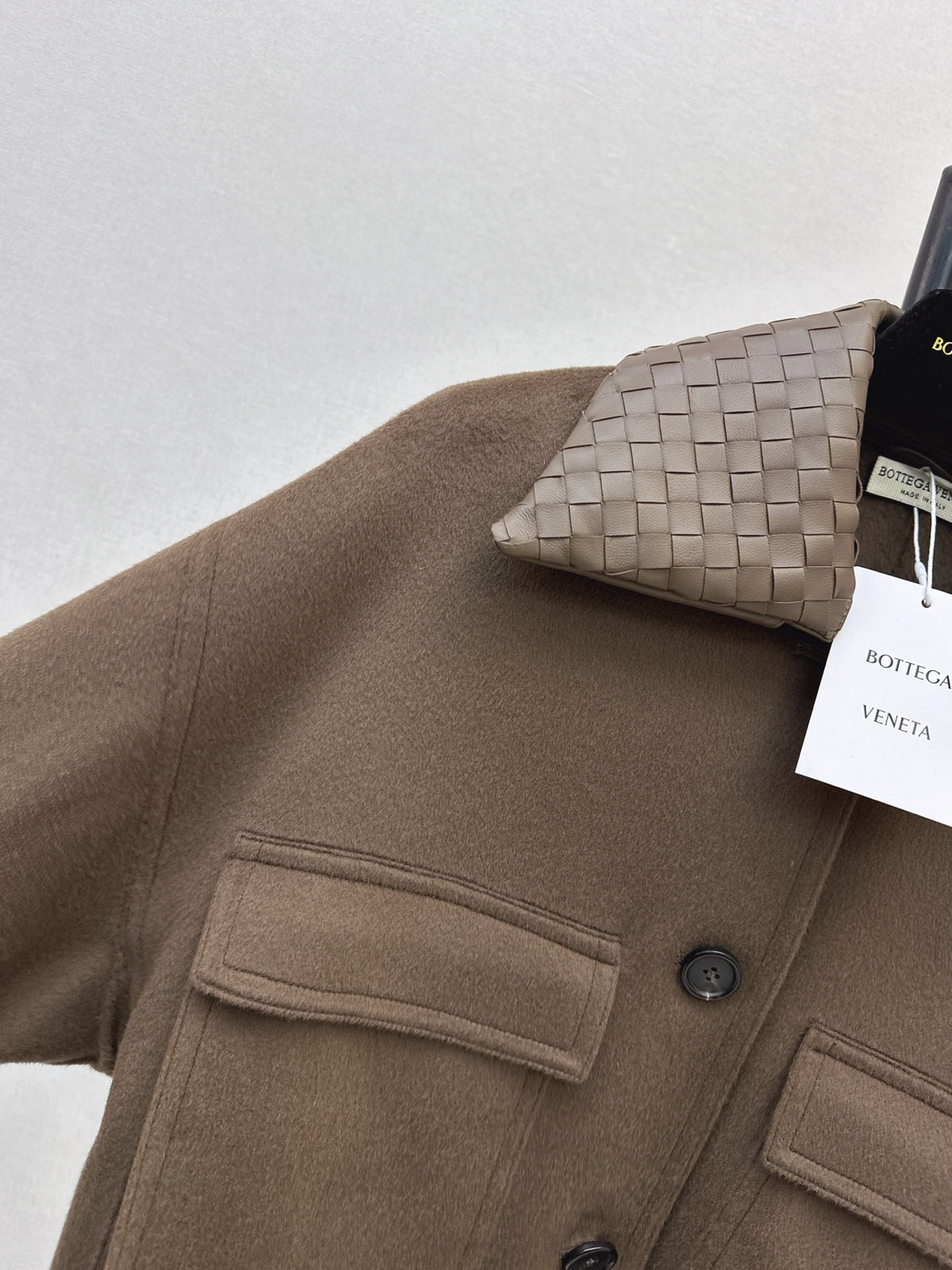 26Latest Autumn/Winter Hand-Woven Lambskin-Collar Cropped Jacket