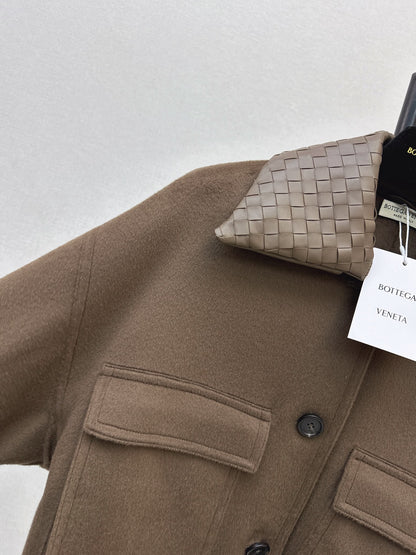 26Latest Autumn/Winter Hand-Woven Lambskin-Collar Cropped Jacket