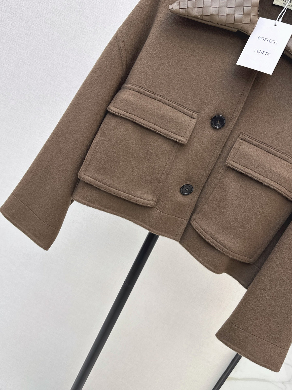 26Latest Autumn/Winter Hand-Woven Lambskin-Collar Cropped Jacket