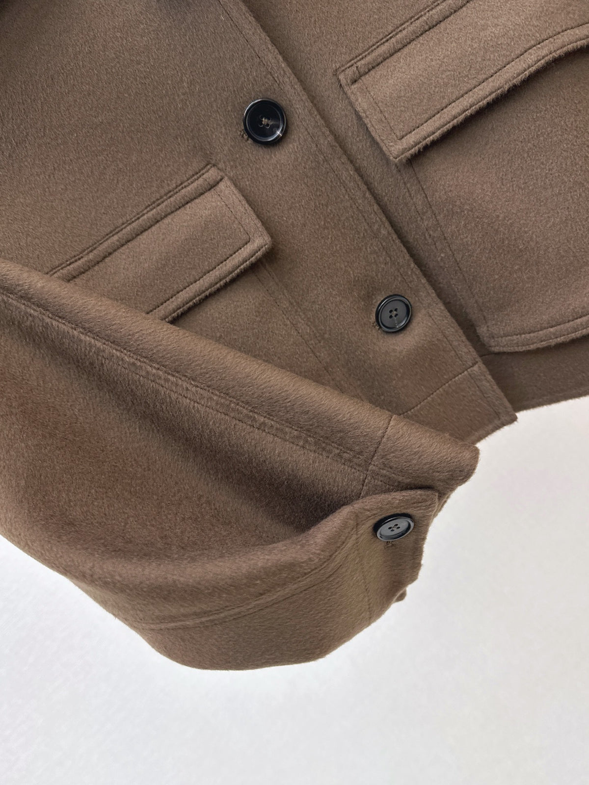 26Latest Autumn/Winter Hand-Woven Lambskin-Collar Cropped Jacket