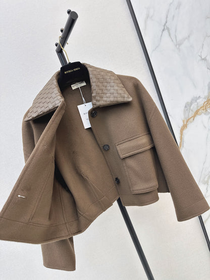 26Latest Autumn/Winter Hand-Woven Lambskin-Collar Cropped Jacket