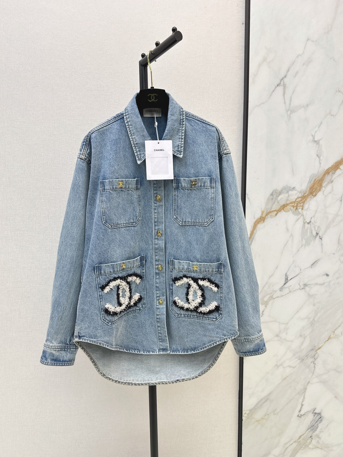 26Latest Autumn/Winter "Coco Girl" Style: Vintage-Wash Denim Jacket with Shirt Collar