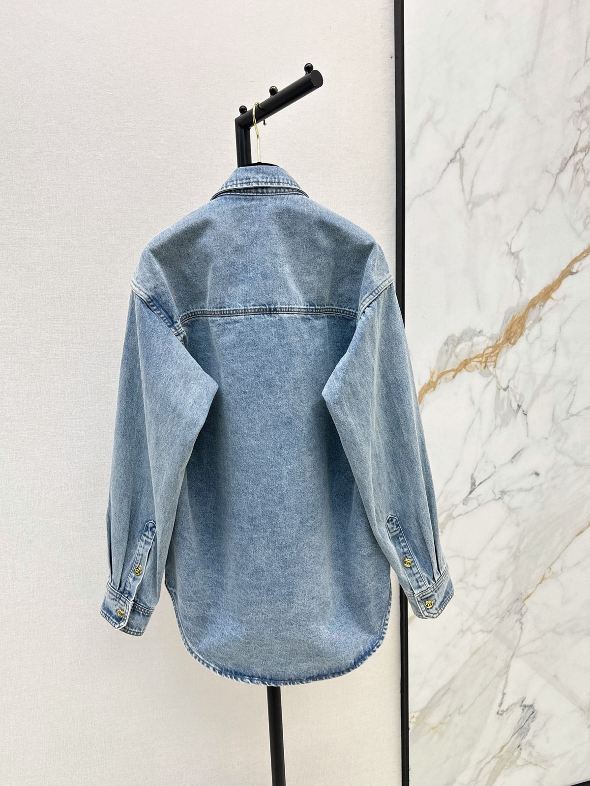 26Latest Autumn/Winter "Coco Girl" Style: Vintage-Wash Denim Jacket with Shirt Collar