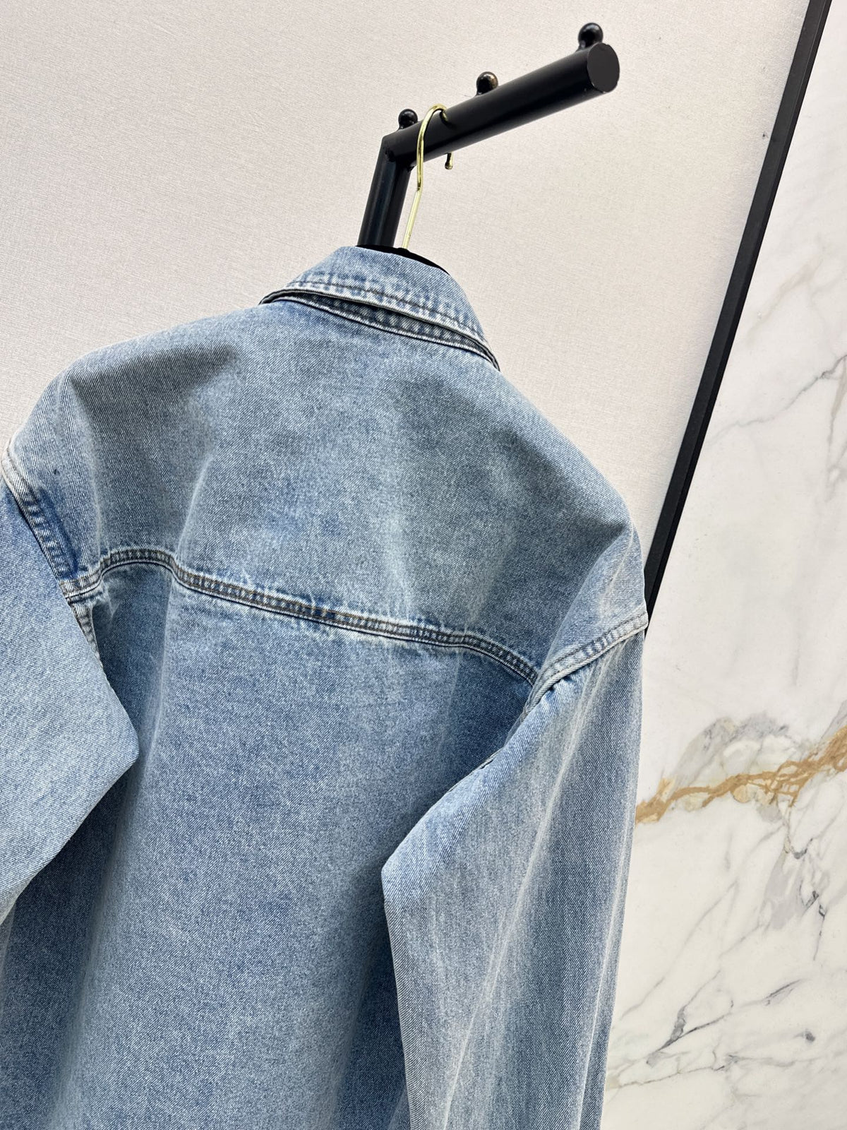 26Latest Autumn/Winter "Coco Girl" Style: Vintage-Wash Denim Jacket with Shirt Collar