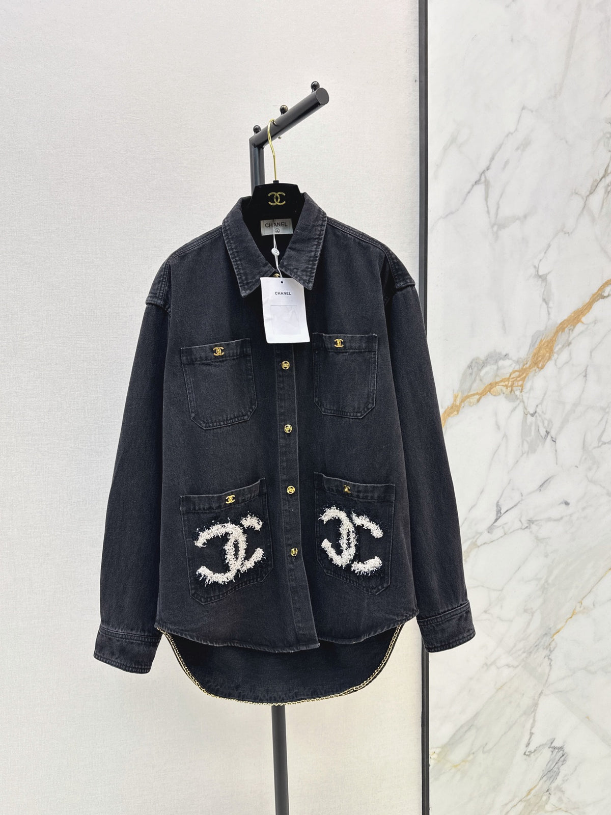 26Latest Autumn/Winter "Coco Girl" Style: Vintage-Wash Denim Jacket with Shirt Collar
